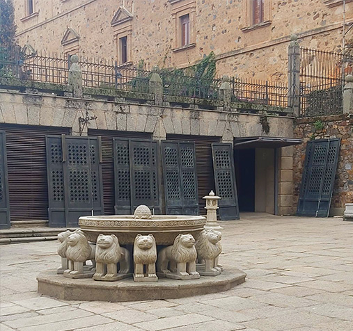 Fuente Leones Cáceres HBO